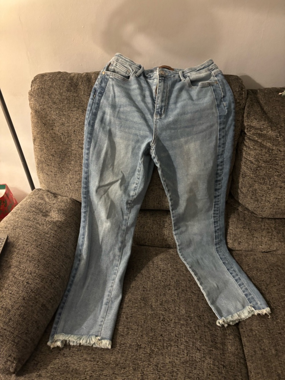 Judy Blue Two-Tone Light Blue Frayed Ankle Jeans